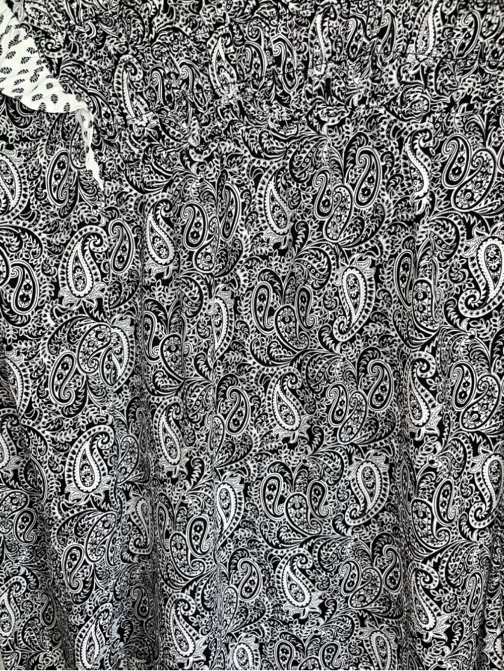 LOFT Outlet Paisley Blouse XS Black White Ruffle Shoulder Boho Peasant Top - Picture 3 of 5